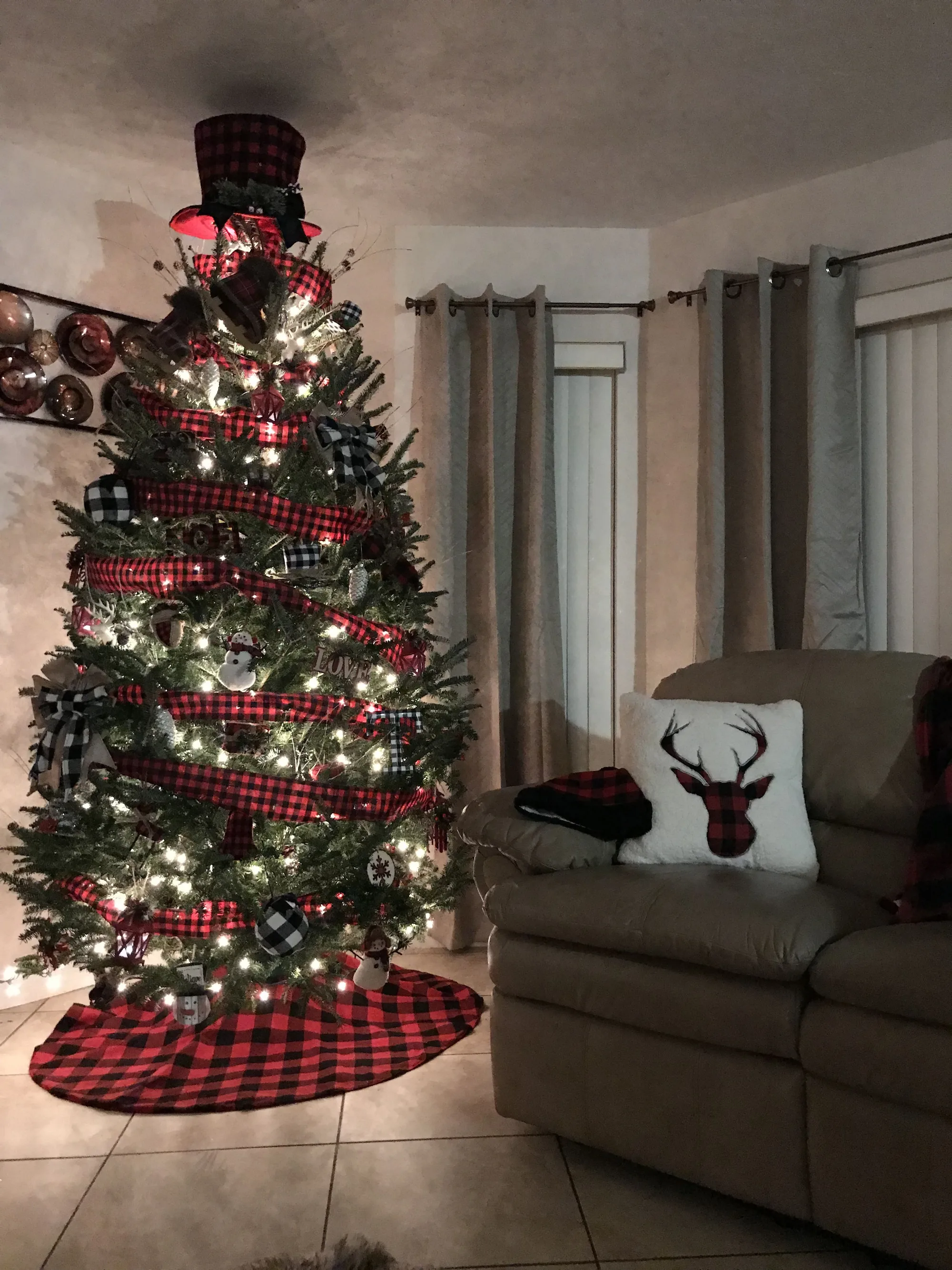 black santa decorations - Black Christmas Tree In Store at Zoe Walker blog